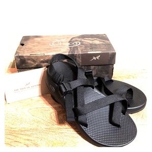 New In Box! Men's Chaco's!